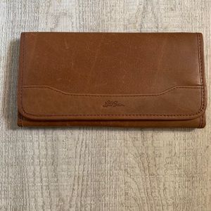 L. L Bean field leather trifold passport wallet